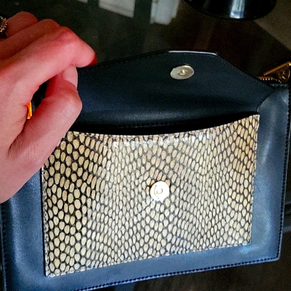 DKNY Alexa Top Zip Crossbody - Picture 7 of 16